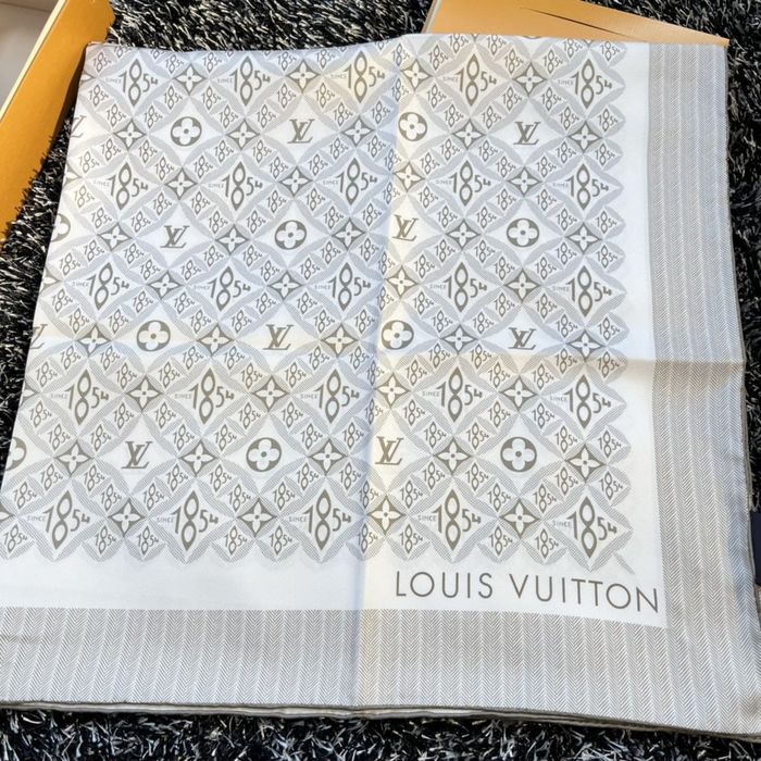 Louis Vuitton Scarf LVS00104
